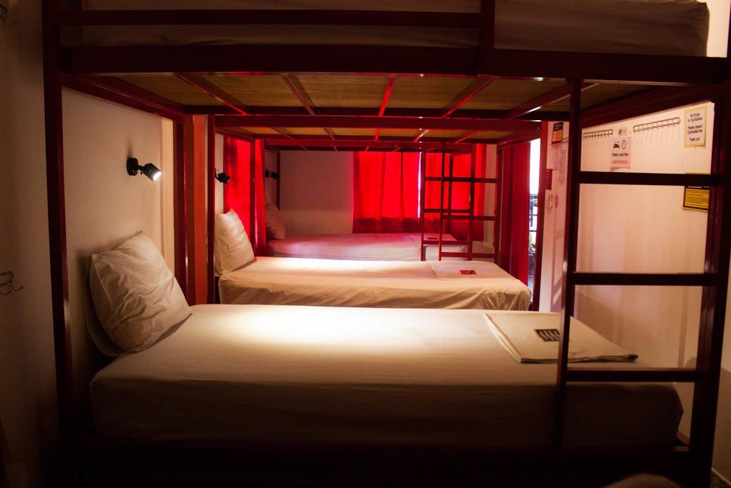 Top Banana Guesthouse & Rooftop Bar Phnom Penh Exterior foto