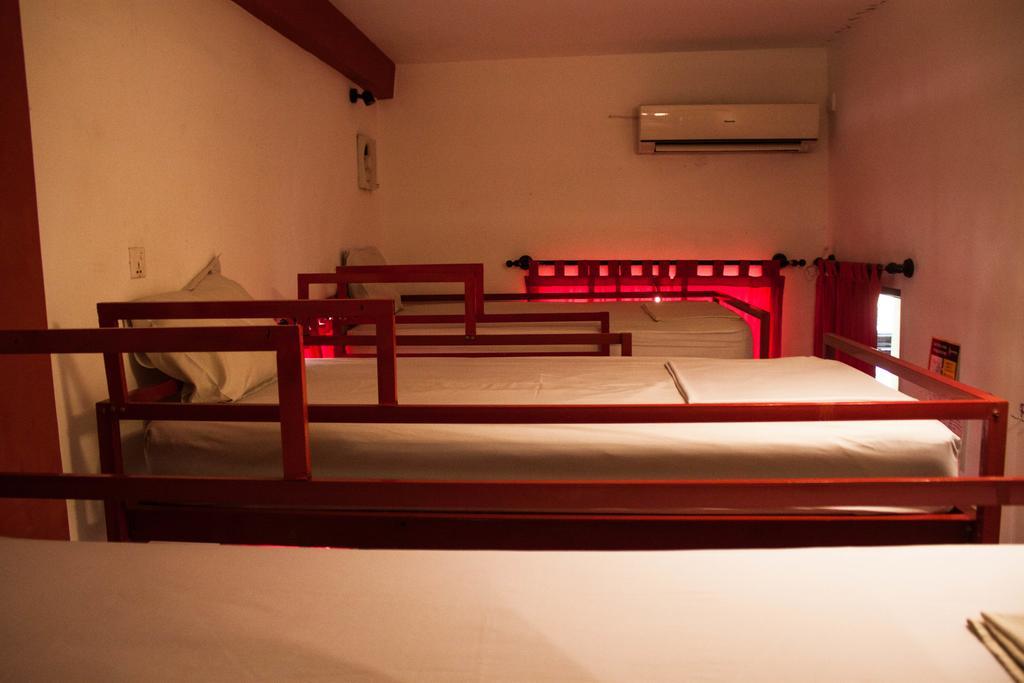 Top Banana Guesthouse & Rooftop Bar Phnom Penh Exterior foto