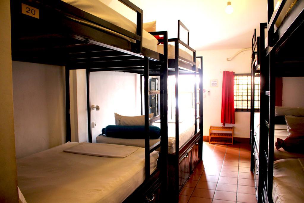 Top Banana Guesthouse & Rooftop Bar Phnom Penh Exterior foto
